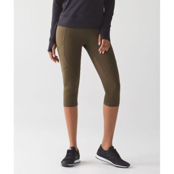 Lululemon Outrun 17" Crop Military Green Size 6 - Picture 1 of 13